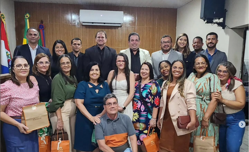 Câmara realiza sessão em homenagem aos professores pela passagem do "Dia dos Professores".